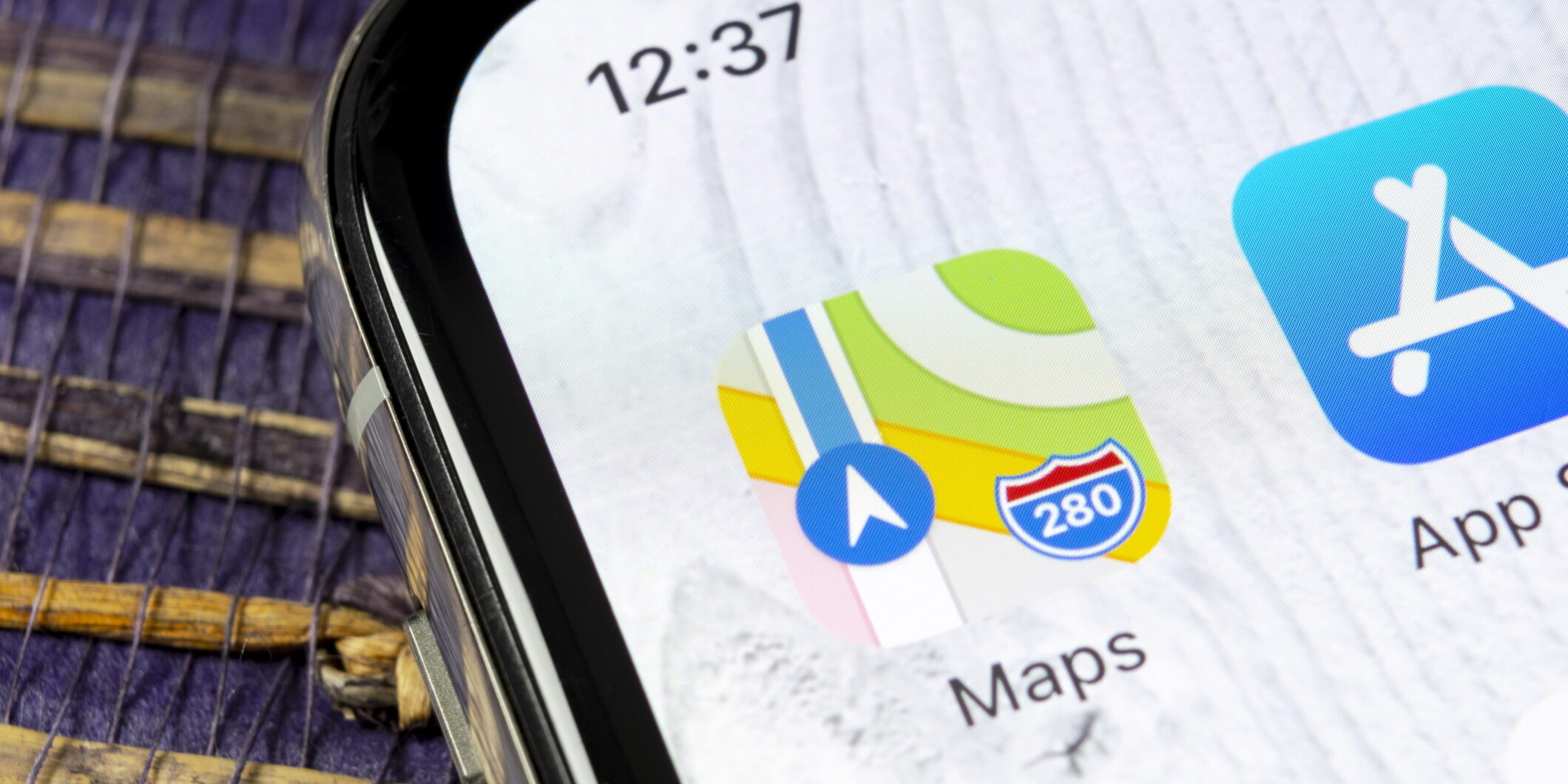 apple maps dreamstime_m_133923422 iphone with apple maps icon