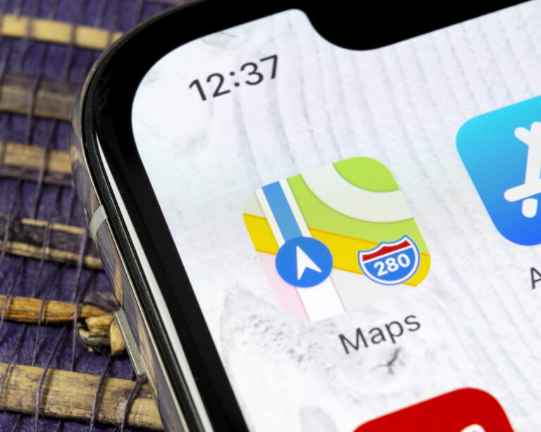 apple maps dreamstime_m_133923422 iphone with apple maps icon